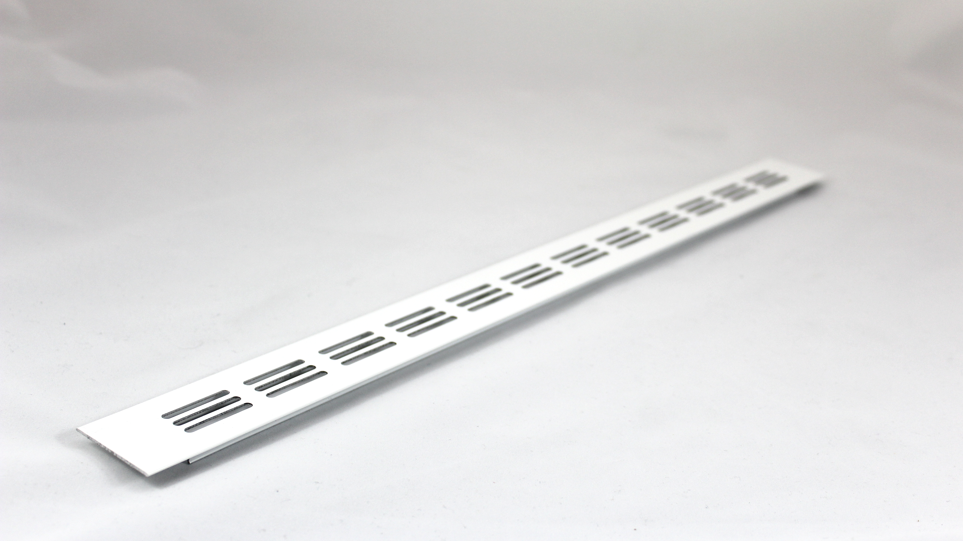 TROBAK - Stegblech Lüftungsgitter weiss 500 x 40 mm Heizkörperblech